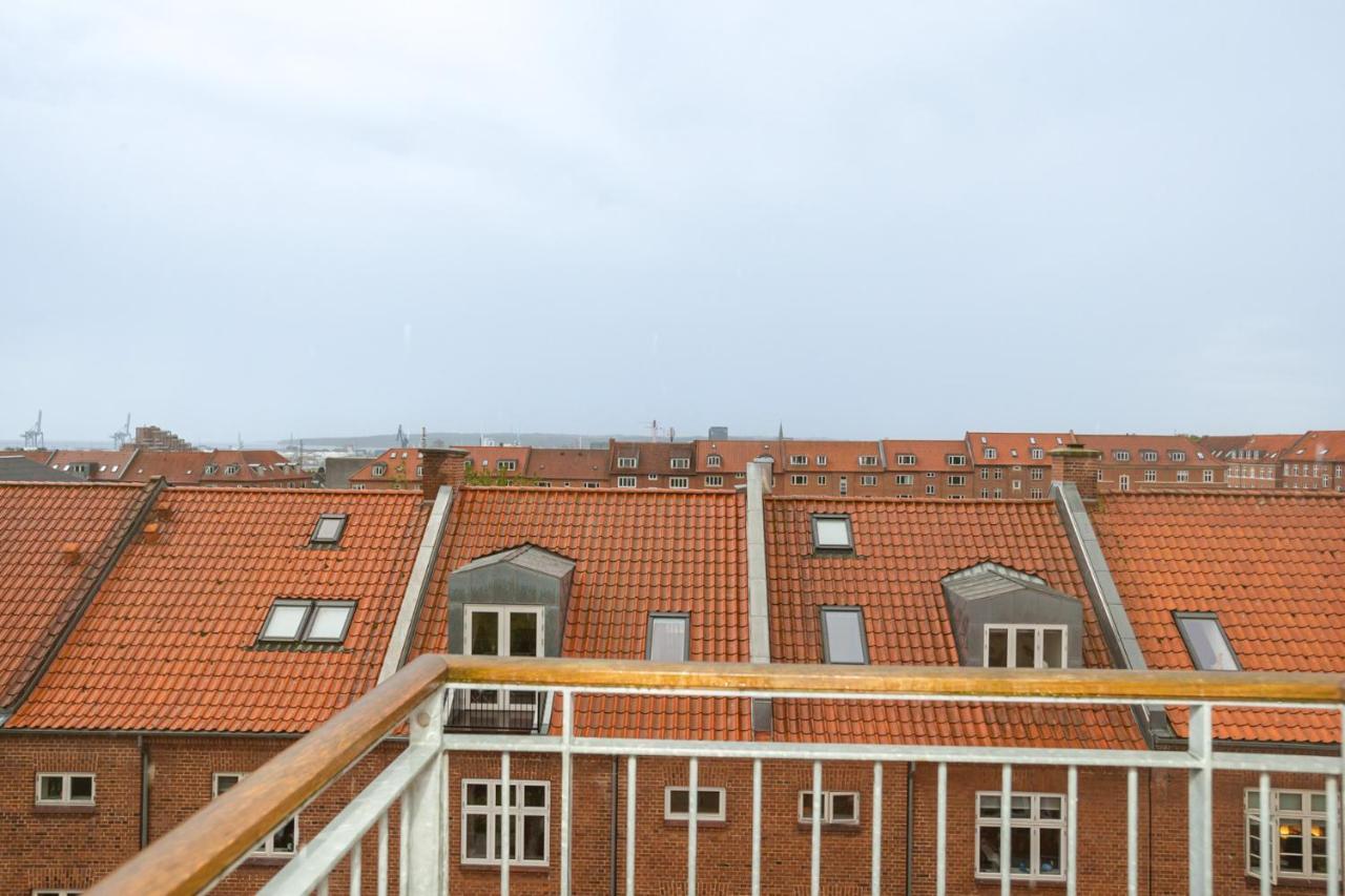Come Stay In Penthouse With Room For 2-People Århus Exterior foto